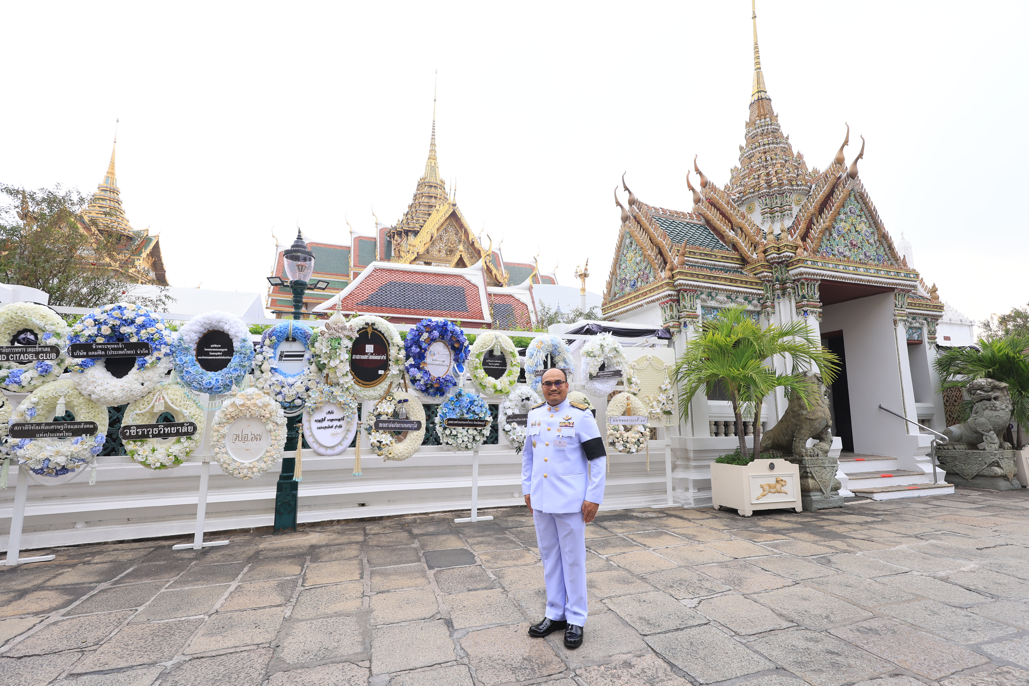 title - คณะผู้บริหาร ส.ป.ก. ร่วมผลัดเวรเฝ้าฯ พระพิธีธรรมสวดพระอภิธรรมพระบรมศพ สมเด็จพระนางเจ้าสิริกิติ์ พระบรมราชินีนาถ พระบรมราชชนนีพันปีหลวง